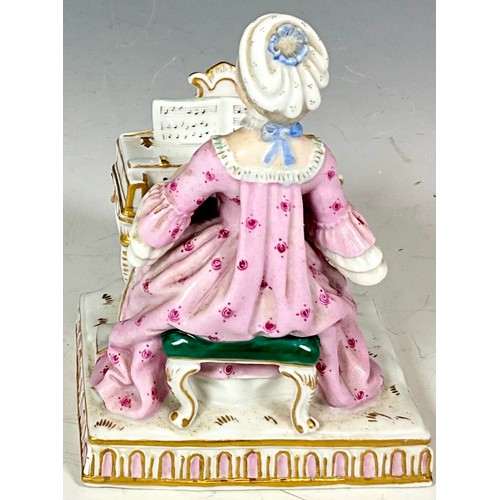 104 - A MEISSEN PORCELAIN FIGURE OF A LADY, LATE 19TH CENTURY, SHOWN IN 18TH CENTURY DRESS, SEATED PLAYING... 