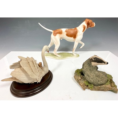 128 - GOEBEL STUDY OF A POINTER TOGETHER WITH BORDER FINE ARTS AND COUNTRY ARTIST RESIN STUDIES