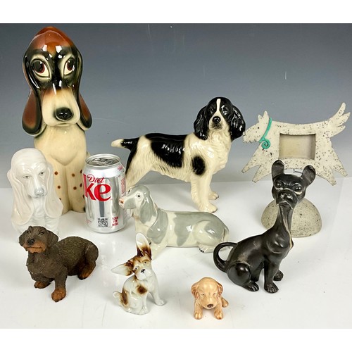 135 - BOX OF VINTAGE STUDIO POTTERY DOGS TO INCLUDE JEMA HOLLAND BASSET HOUND, WIRE HAIRED DACHSHUND ETC
