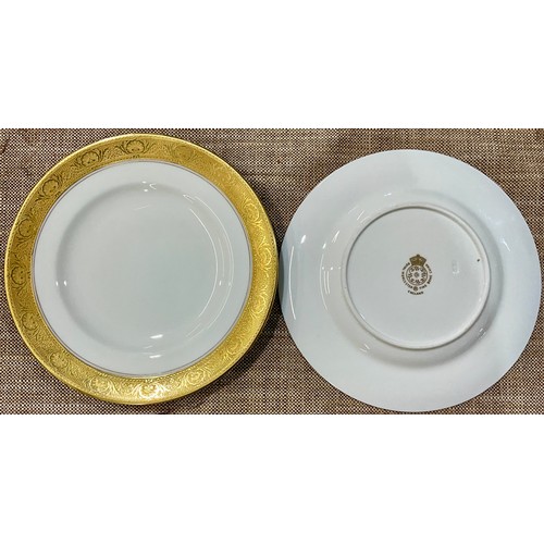 159 - ROYAL WORCESTER WHITE WITH GOLD ENCRUSTED BAND FINE BONE CHINA PART DINNER SERVICE (REF: 1393) – LAR... 