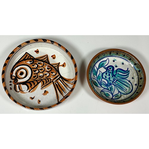 191 - PORCHES, ALGARVE, 2 STUDIO POTTERY DISHES DECORATED WITH FISH, APPROX. 23 cm dia. AND A DOVE, APPROX... 