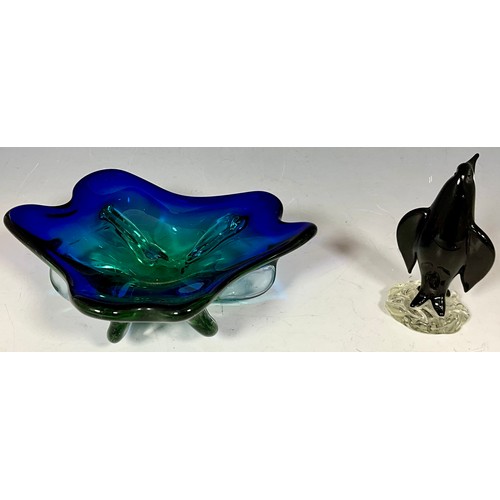 209 - MURANO TYPE DISH AND STUDIO GLASS PENGUIN