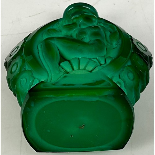 210 - AN ART DECO CARVED MALACHITE SCENT BOTTLE, EACH OVAL CARTOUCHE WITH SEATED FEMALE NUDE, CLEAR CUT