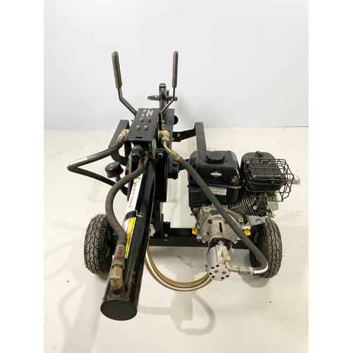 508 - HYDRAULIC 12 TON LOG SPLITTER WITH BRIGGS AND STRATTON ENGINE, THIS HAS HAD VERY LITTLE USE