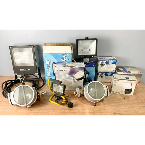 451 - LARGE QUANTITY OF LIGHT FITTINGS INC FLOOD LIGHTS  ETC