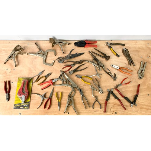 453 - TRAY OF PLIERS , MOLE GRIPS ETC