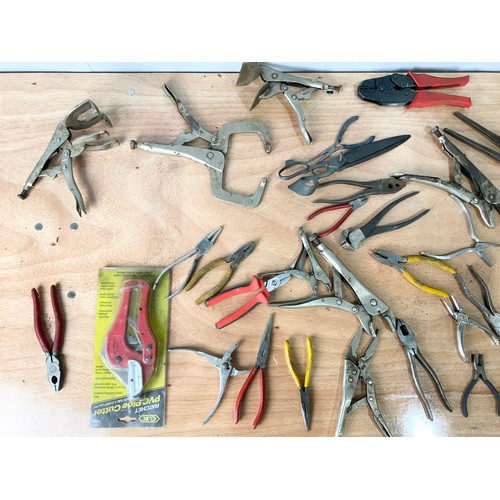 453 - TRAY OF PLIERS , MOLE GRIPS ETC