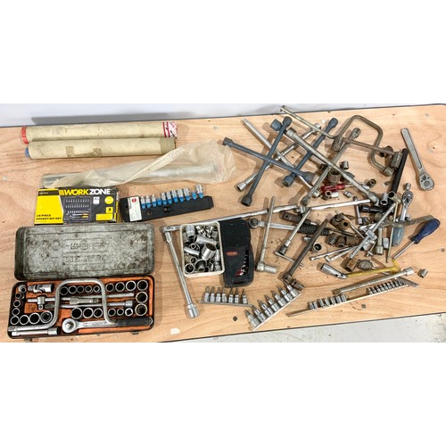 456 - TRAY OF SOCKETS , TORC WRENCHES ETC