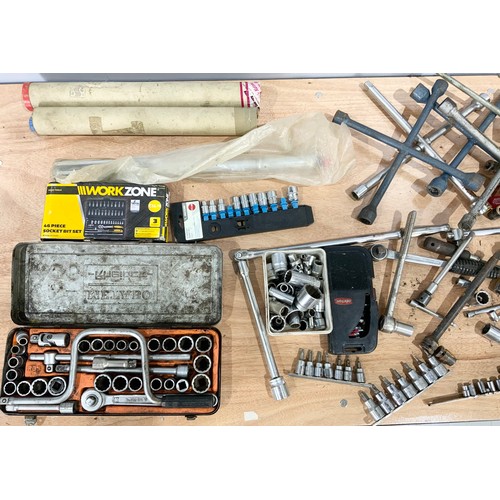 456 - TRAY OF SOCKETS , TORC WRENCHES ETC