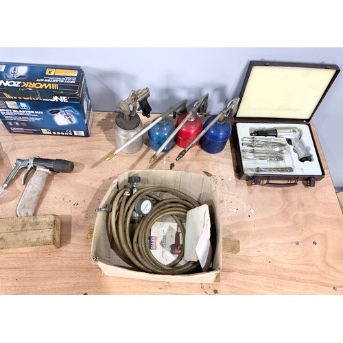 467 - LARGE QUANTITY OF AIR TOOLS INC SPRAY GUNS ETC