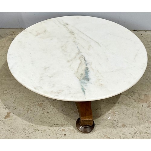 571 - ROUND MARBLE TOP OCCASIONAL TABLE ON TRIPARTITE BASE. 115cm dia. X 39cm h