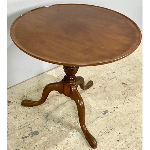 569 - ROUND DISH TOP MAHOGANY OCCASIONAL TABLE ON TRIPOD BASE. Approx. 68cm high x 73cm dia.