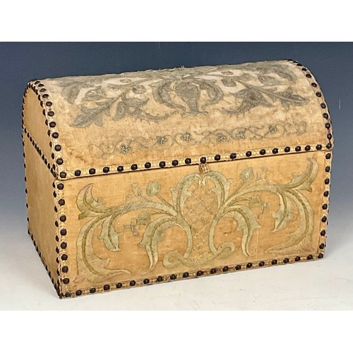 585 - SMALL DOME TOP TRUNK WITH EMBROIDERED DECORATION, APPROX. 43 cm