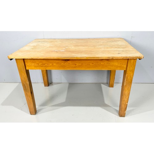 682 - PINE TABLE 121cm x 71cm