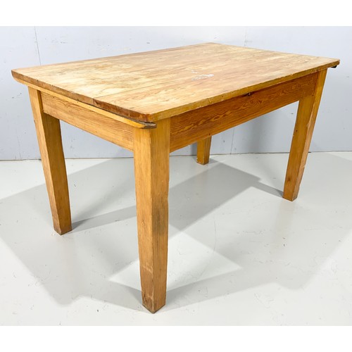 682 - PINE TABLE 121cm x 71cm