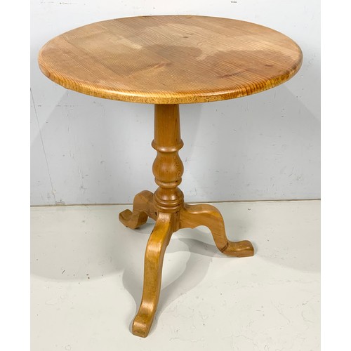 676 - ROUND TOP PEDESTAL PINE OCCASIONAL TABLE 60cm DIAMETER