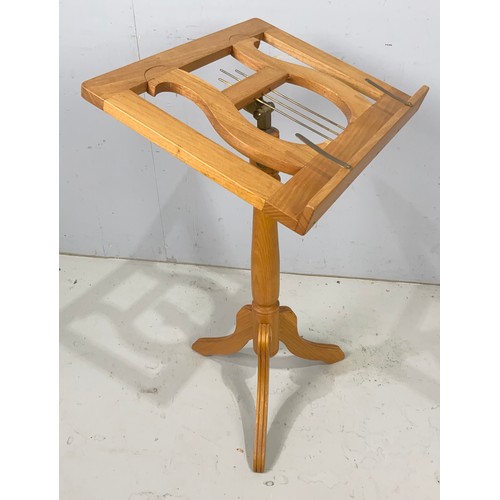 651 - LYRE SHAPED MUSIC STAND TELESCOPIC, ROTATING