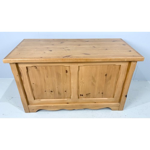 550 - PINE BLANKET CHEST WIDTH 104cm