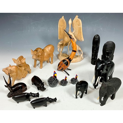 325 - QUANTITY OF CARVED WOODEN ANIMAL FIGURES AND AFRICAN ART