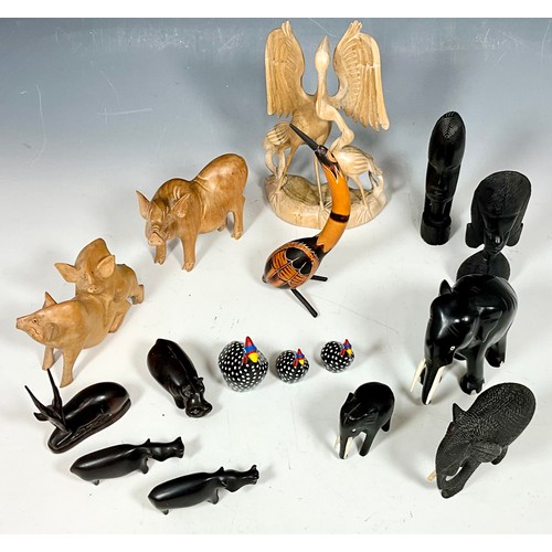 325 - QUANTITY OF CARVED WOODEN ANIMAL FIGURES AND AFRICAN ART