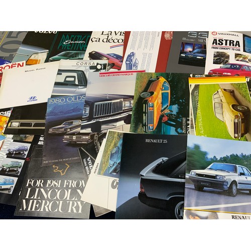 4 - A GOOD SELECTION OF CAR BROCHURES & BOOKLETS