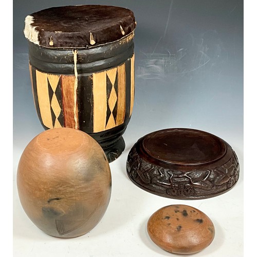 338 - AFRICAN DRUM, CARVED WOODEN BOWL AND TWO TERRACOTTA POTS