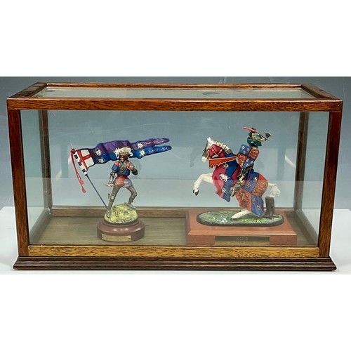 342 - TWO LEAD FIGURES IN GLAZED DISPLAY CASE DEPICTING RICHARD III MOUNTED AND RICHARD III WITH BATTLE ST... 