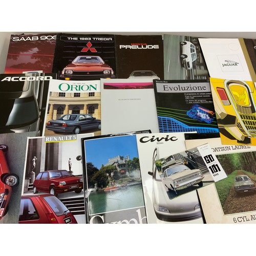 4 - A GOOD SELECTION OF CAR BROCHURES & BOOKLETS