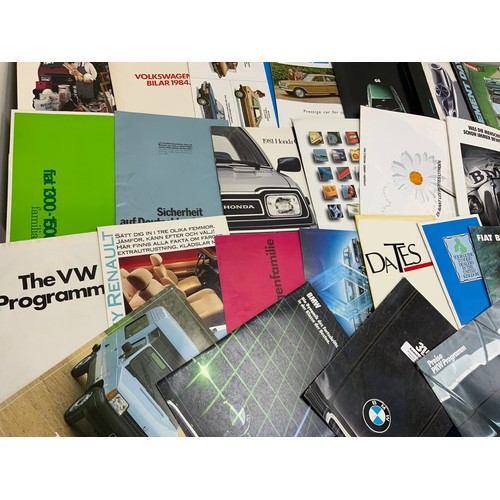 5 - CAR BROCHURES, AN EXTENSIVE COLLECTION OF MIXED BOOKLETS & EPHEMERA