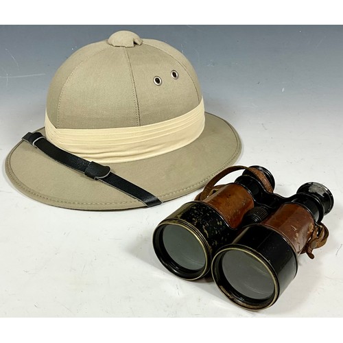 349 - PITH HELMET TOGETHER WITH PAIR OF VINTAGE BINOCULARS