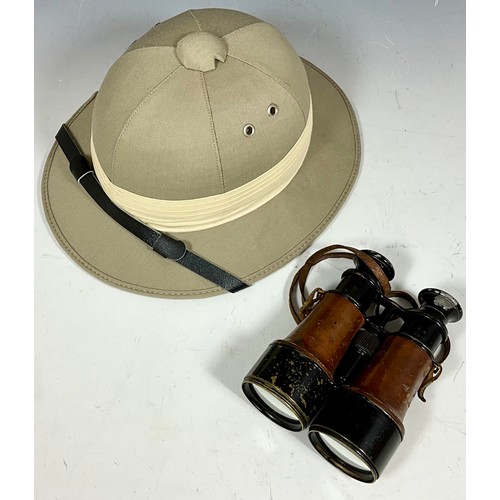 349 - PITH HELMET TOGETHER WITH PAIR OF VINTAGE BINOCULARS