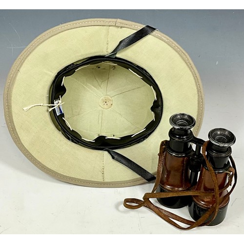 349 - PITH HELMET TOGETHER WITH PAIR OF VINTAGE BINOCULARS