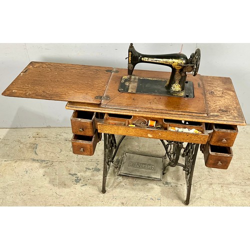 579 - SINGER TREADLE SEWING MACHINE