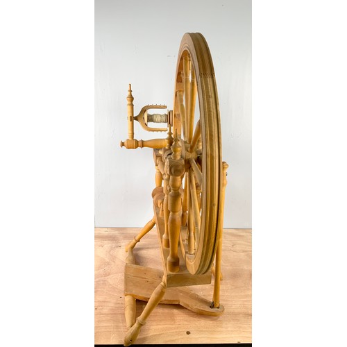 394 - SPINNING WHEEL POSSIBLY NORWEGIAN STINGRAY WITH CARVED FRAME 90cm TALL. NOTE: WHEEL HAS A LOOSE SECT... 