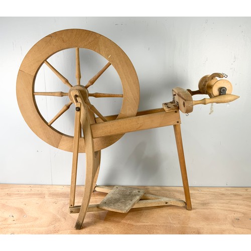 395 - ASHFORD TRADITIONAL SPINNING WHEEL 85cm TALL. POSSIBLY 1975