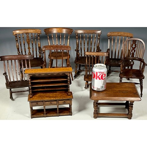 422 - COLLECTION OF MAHOGANY AND OAK EFFECT DOLLS SPINDLE BACK AND ROCKING CHAIRS T/W A DRESSER AND TABLE.... 