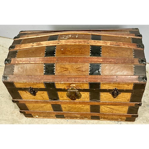 583 - METAL AND WOODEN BOUND DOME TOP TRUNK WITH PAINTED DECORATION, APPROX. 86 cm