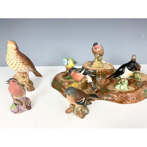 169 - BESWICK , ROYAL WORCESTER ETC BIRD MODELS WITH A BESWICK TREE STUMP DISPLAY STAND