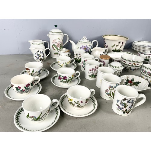 219 - LARGE QUANTITY  PORTMEIRION  BOTANIC GARDEN TABLEWARE 2 TRAYS