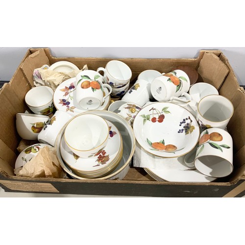 218 - 3 TRAYS OF ROYAL WORCESTER EVESHAM WARE INC LARGE JUG , TEAPOT , VASES ETC