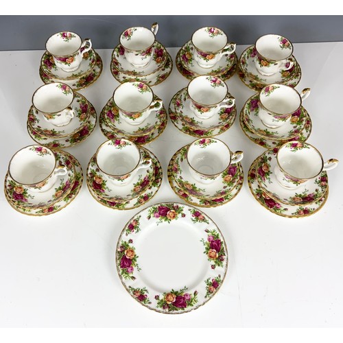 224 - 12 ROYAL ALBERT OLD COUNTRY ROSES TRIOS