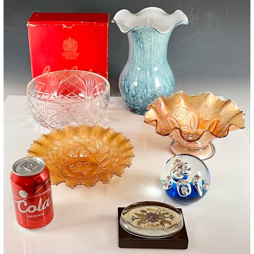 257 - BOXED BRIERLEY CRYSTAL BOWL, LARGE ART GLASS VASE, CARNIVAL GLASS AND PAPERWEIGHTS