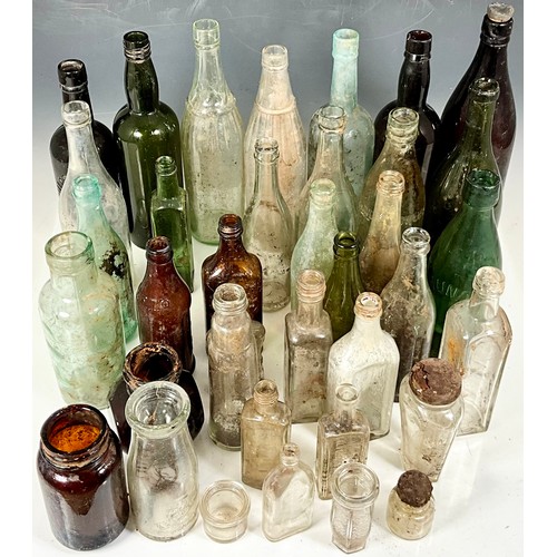 273 - TRAY OF VINTAGE GLASS BREWERY, MEDICINAL AND OTHER JARS AND BOTTLES