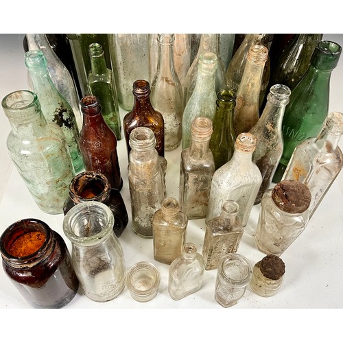 273 - TRAY OF VINTAGE GLASS BREWERY, MEDICINAL AND OTHER JARS AND BOTTLES