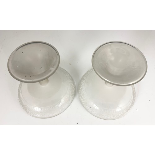 268 - PAIR OF ETCHED GLASS PEDESTAL DISHES 18cm DIAMETER