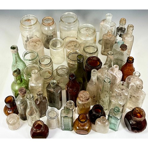 275 - TRAY OF VINTAGE GLASS PRODUCE AND MEDICINAL JARS AND BOTTLES