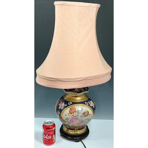 289 - GILT AND FLORAL HIGHLY DECORATIVE BALUST LAMP WITH SHADE