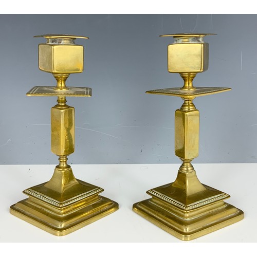 319 - PAIR OF GOOD QUALITY BRASS CANDLESTICK STAMPED T451 19cm TALL TOGETHER WITH BRASS RELIF DECORATED BO... 