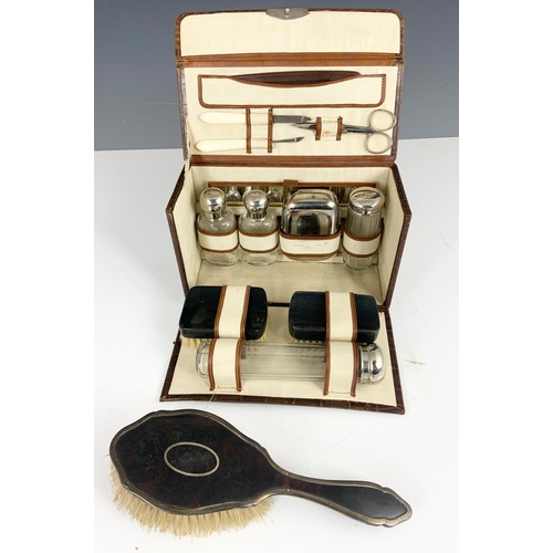 380 - GENTLEMAN’S VANITY TRAVEL CASE WITH FITTED INTERIOR TOGETHER WITH A SILVER BACK DRESSING TABLE BRUSH