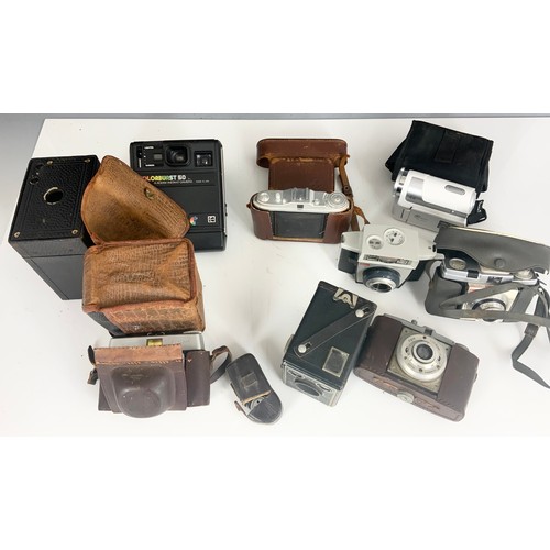 401 - QUANTITY  OF VINTAGE  CAMERAS